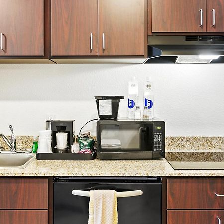 Cobblestone Hotel & Suites - Уикенберг Экстерьер фото
