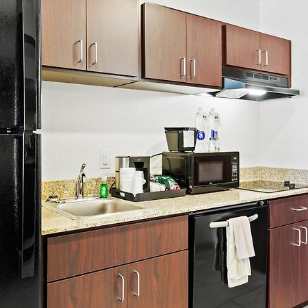 Cobblestone Hotel & Suites - Уикенберг Экстерьер фото