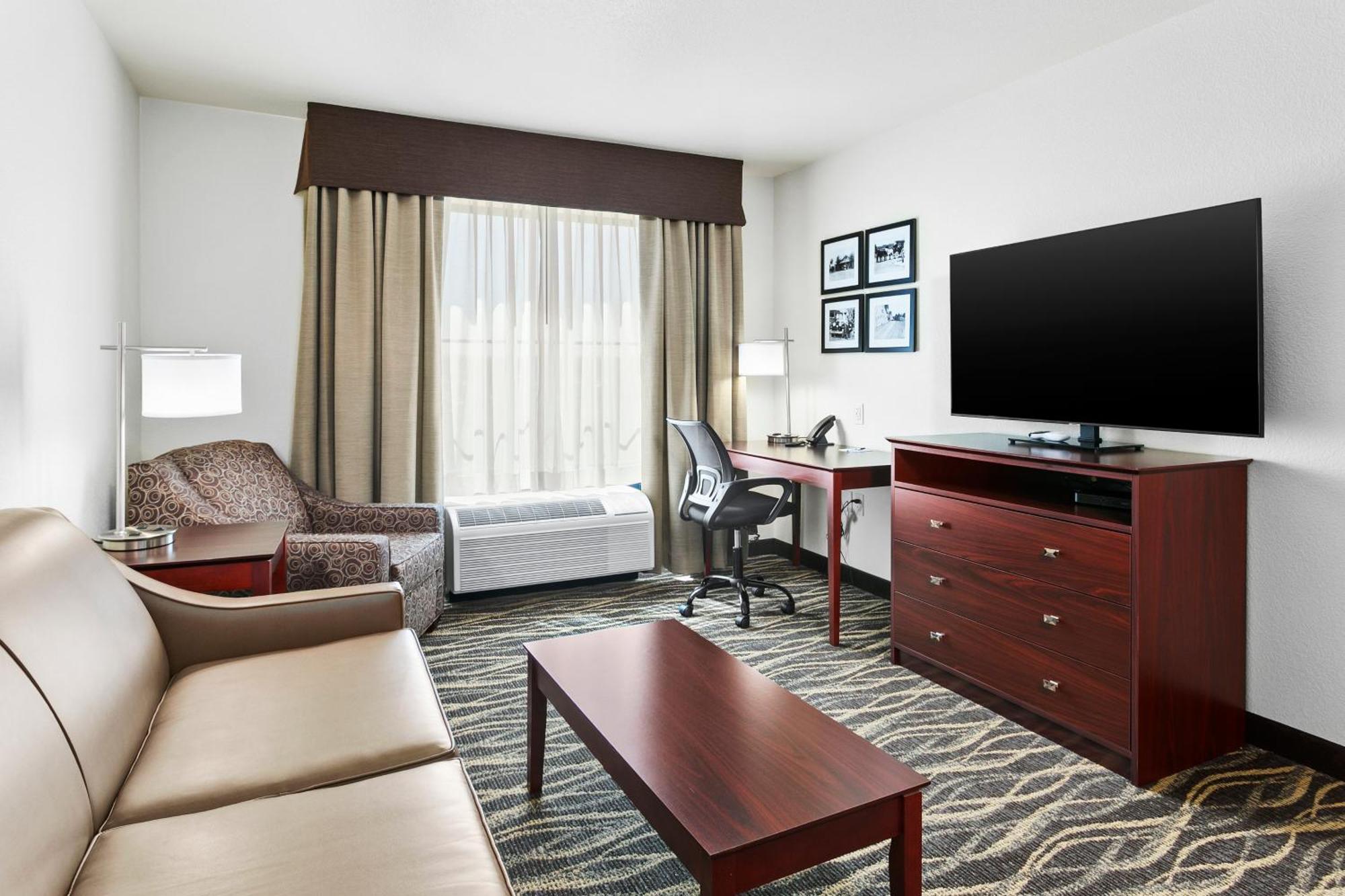 Cobblestone Hotel & Suites - Уикенберг Экстерьер фото