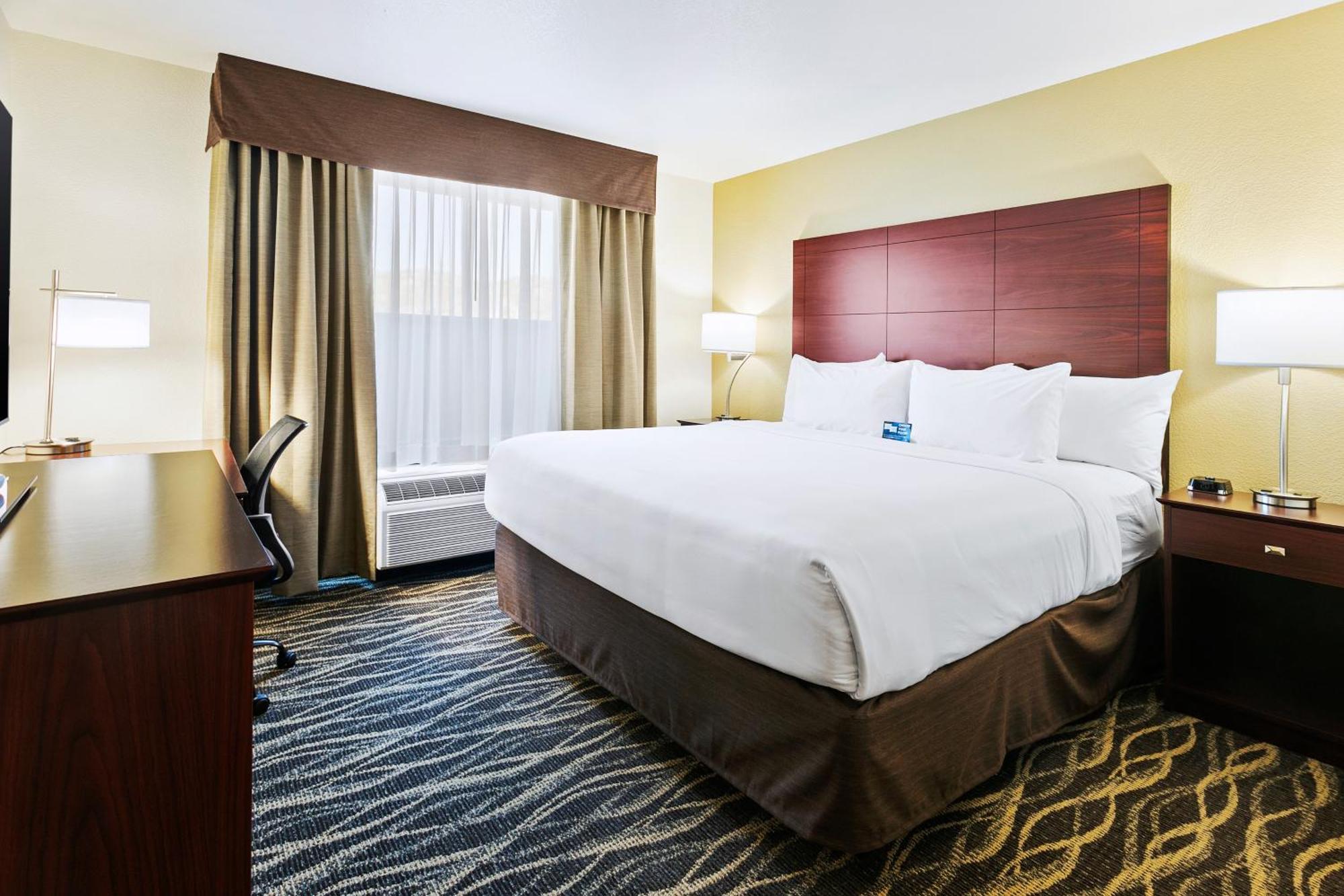 Cobblestone Hotel & Suites - Уикенберг Экстерьер фото