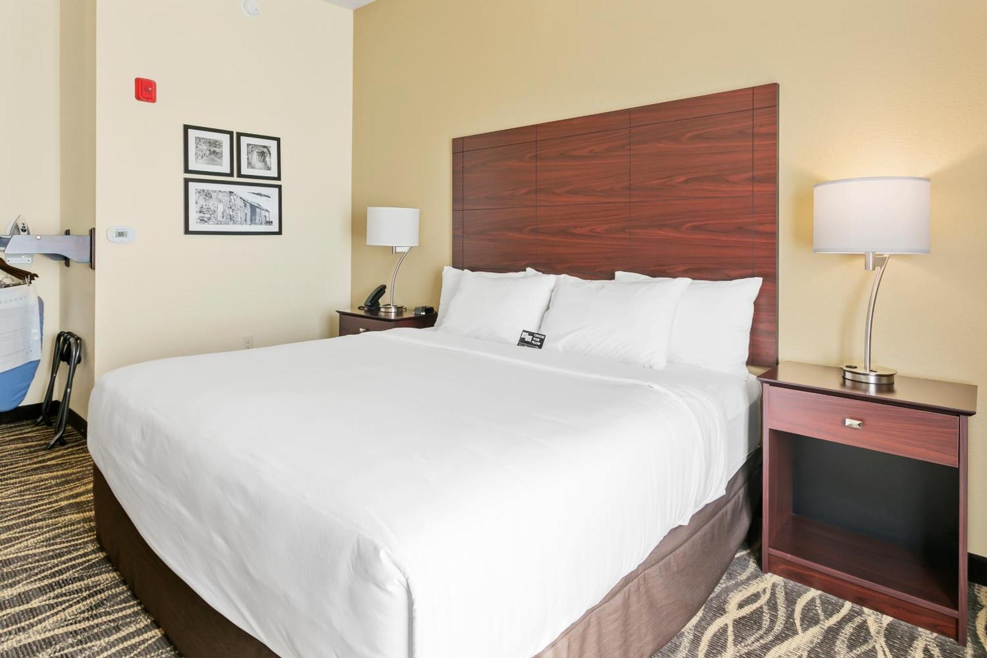 Cobblestone Hotel & Suites - Уикенберг Экстерьер фото
