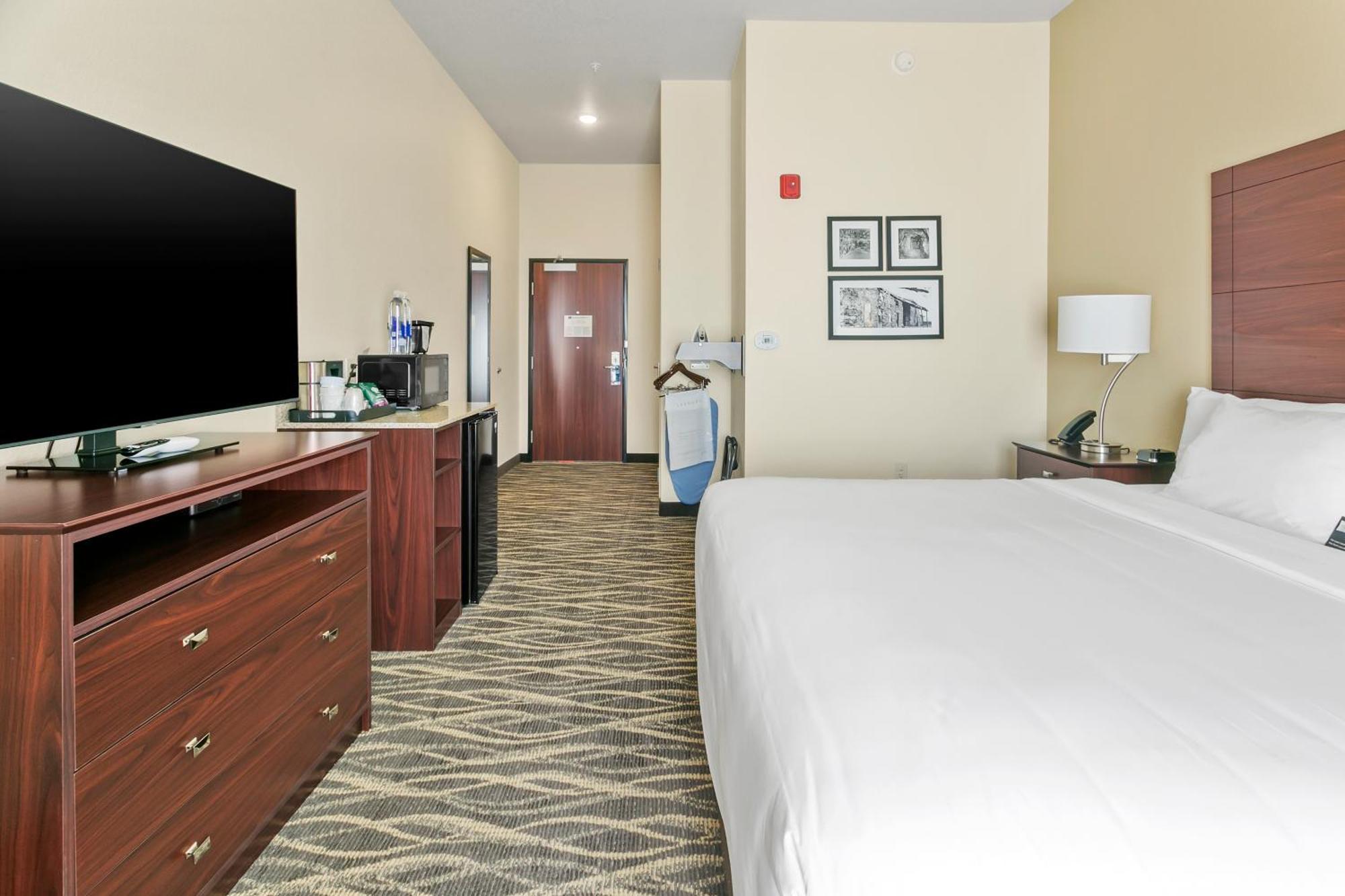 Cobblestone Hotel & Suites - Уикенберг Экстерьер фото