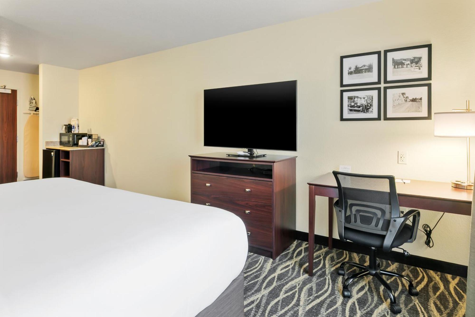 Cobblestone Hotel & Suites - Уикенберг Экстерьер фото