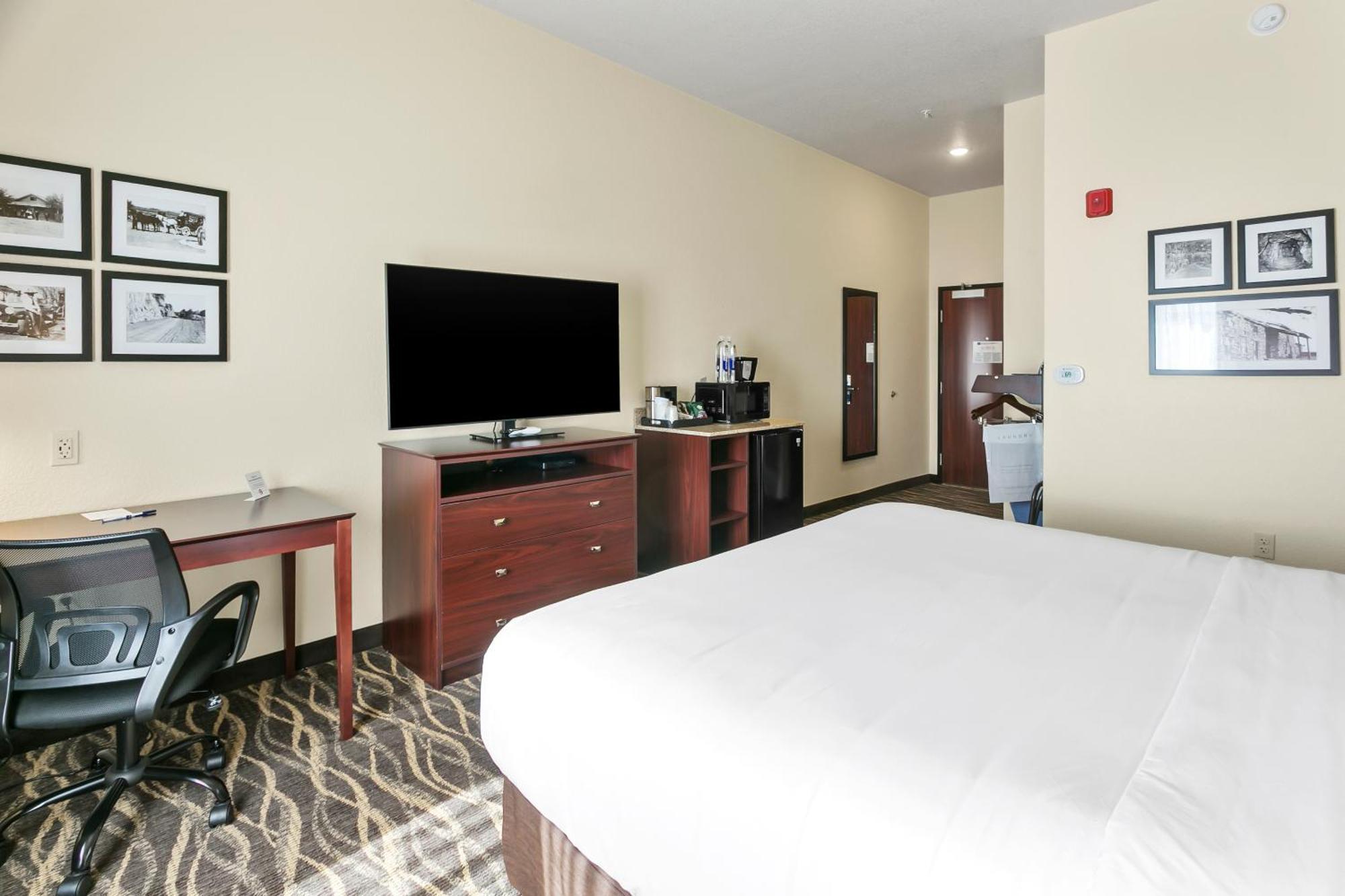 Cobblestone Hotel & Suites - Уикенберг Экстерьер фото