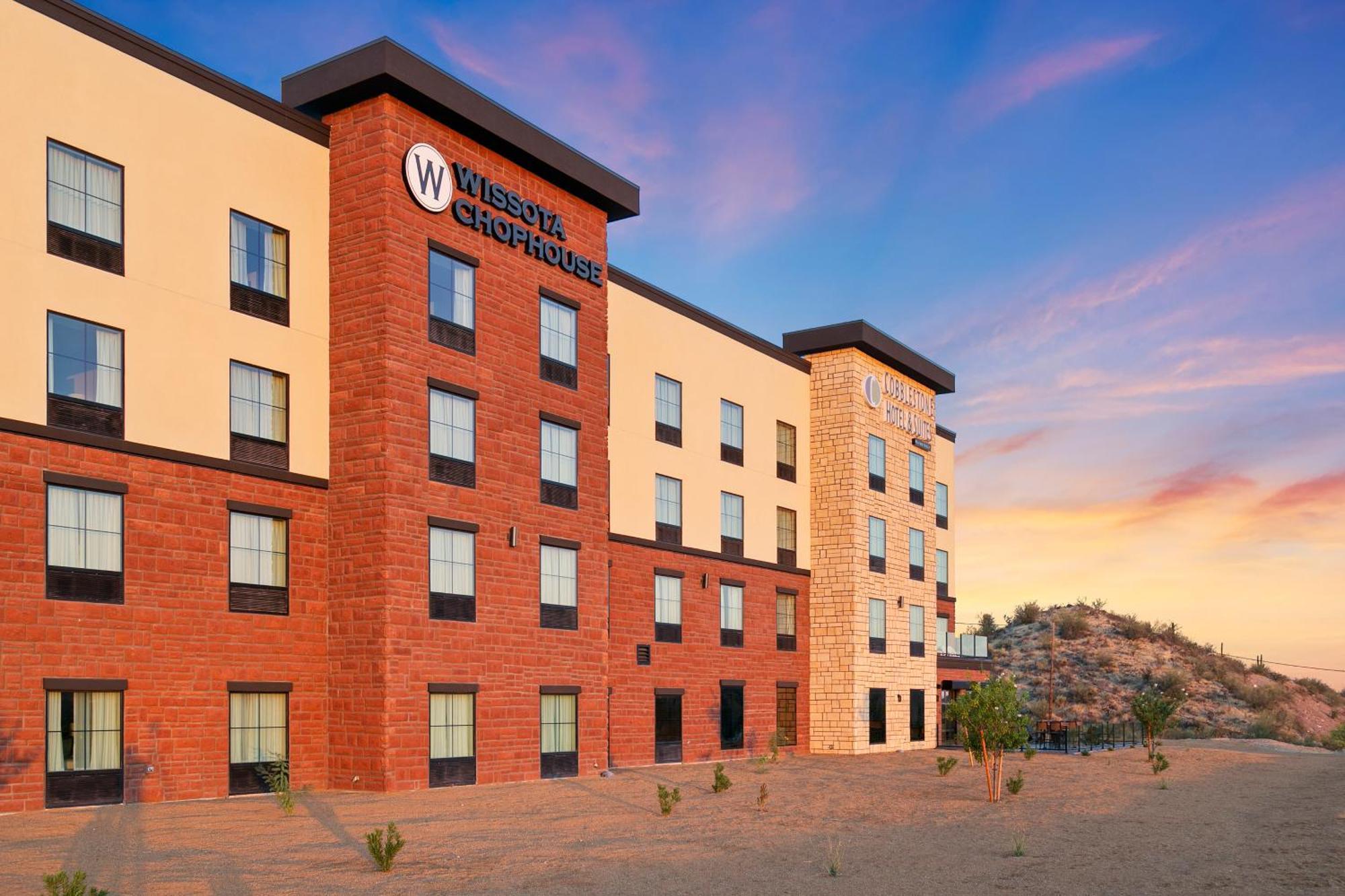 Cobblestone Hotel & Suites - Уикенберг Экстерьер фото