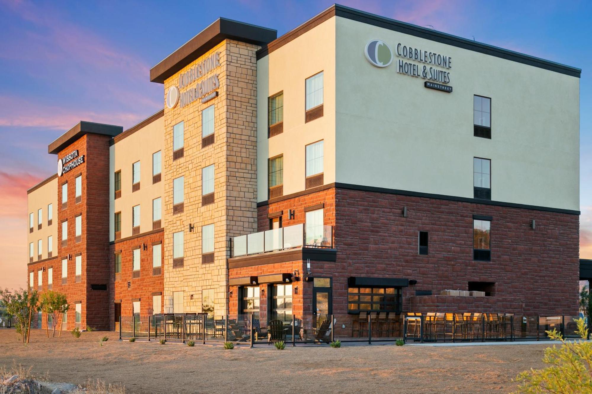 Cobblestone Hotel & Suites - Уикенберг Экстерьер фото