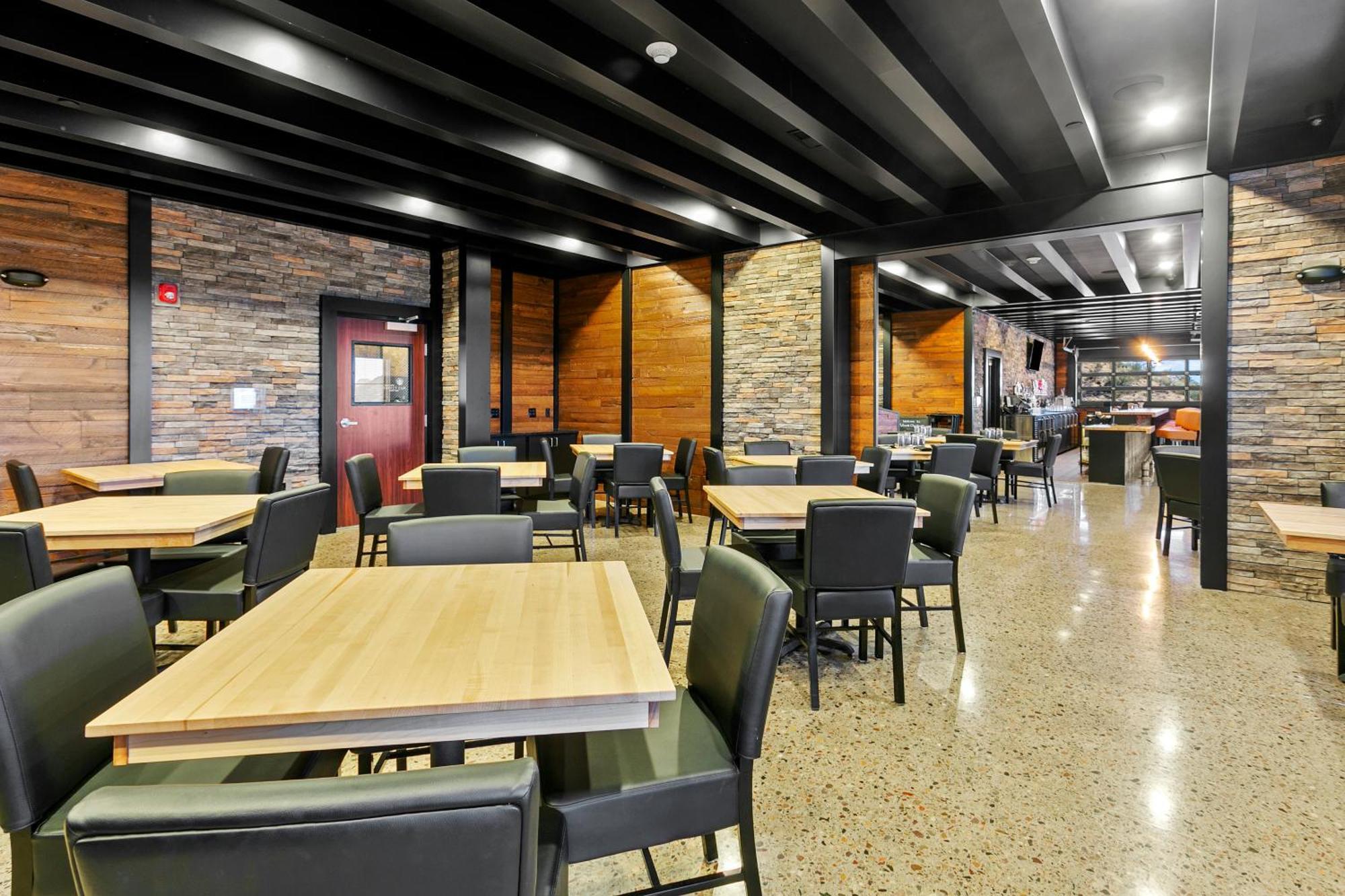 Cobblestone Hotel & Suites - Уикенберг Экстерьер фото