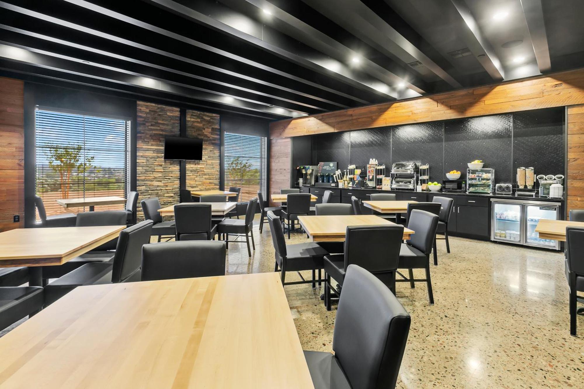 Cobblestone Hotel & Suites - Уикенберг Экстерьер фото