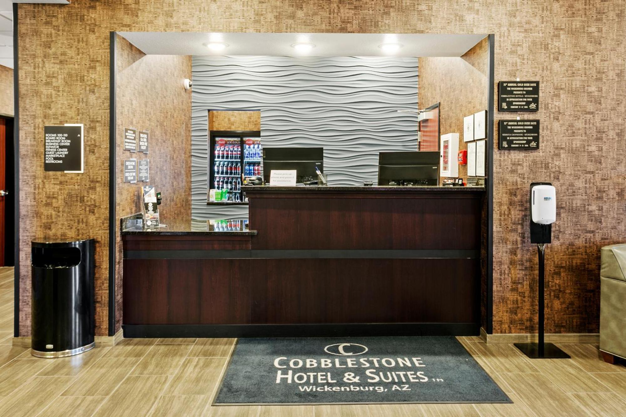 Cobblestone Hotel & Suites - Уикенберг Экстерьер фото
